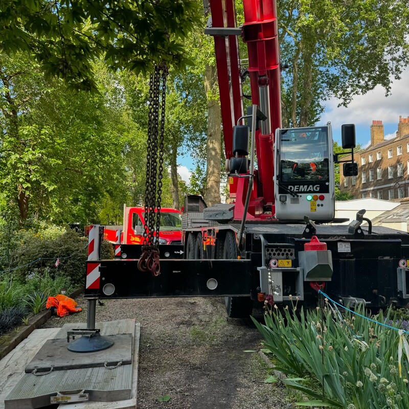 Crane day on a turnkey project for a client in central London. Decom and removal of 14 VRV system and AHU, replace with Mitsi Electric VRF and AHU from IV Produkt. Tight squeeze for the crane to get in but lift was straight forward. #MYmechanical #morrisandyoungmechanical #Mitsi #MitsubishiElectric #PACAIR #IVProdukt #CityLifting #craneday #VRF #happyclient #airconditioning #londonlife